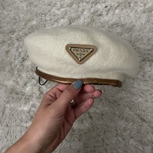 Non authentic but real wool baret